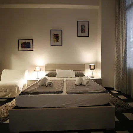 Nik Guest house *