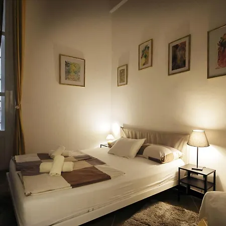 Nik Pensión Génova